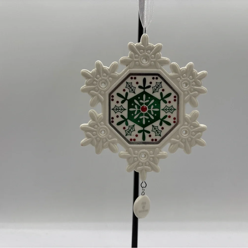 Hallmark Keepsake 2025 Snowflake Christmas‎ Tree Ornament Porcelain